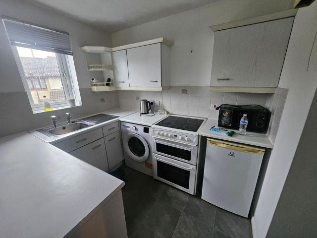 Paddock Close, Bristol 1 bed apartment to rent £950 pcm £219 pw