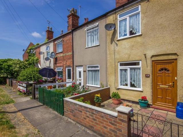 Paddock Grove, Boston, Lincolnshire 2 bed terraced house to rent £675 pcm £156 pw