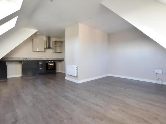 Paddock Way, Hinckley 1 bed flat to rent £745 pcm £172 pw