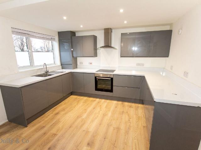 Paddockhall Road, Haywards Heath RH16, 2 bed flat to rent, £1,500 pcm | PrimeLocation
