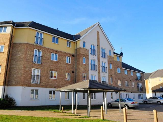 Paddle Steamer House, Thamesmead. 2 bed apartment to rent £1,600 pcm £369 pw