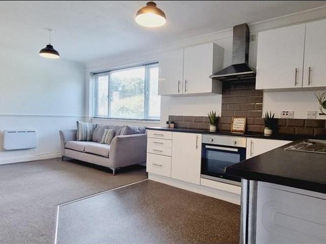 Padmore Court, Leamington Spa, CV31 2 bed flat to rent £1,100 pcm £254 pw