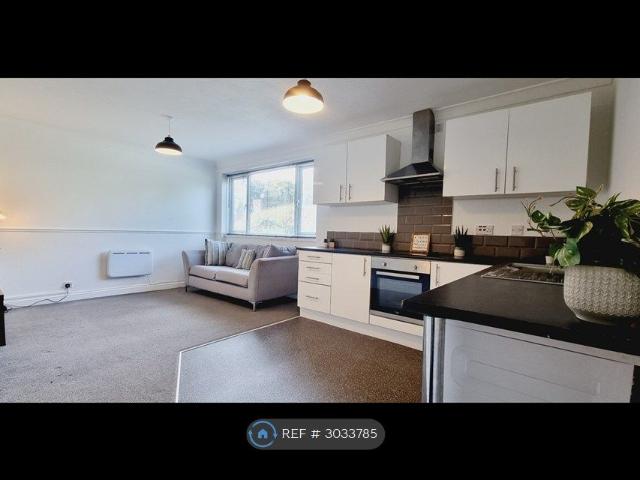Padmore Court, Leamington Spa CV31, 2 bed flat to rent, £1,100 pcm | PrimeLocation