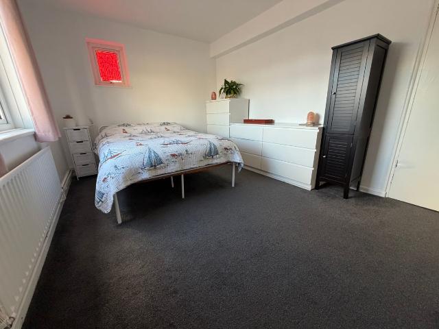 Padnall Court, Chadwell Heath RM6, 2 bed flat to rent, £1,700 pcm | PrimeLocation