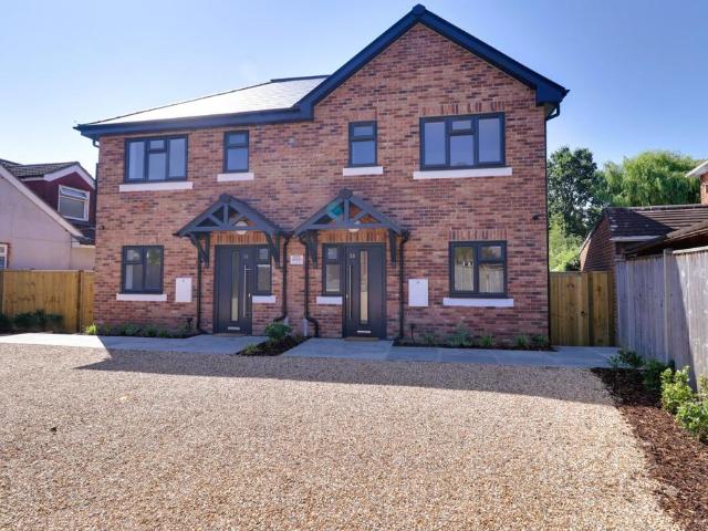 Padnell Road Cowplain Unfurnished 4 bed semi detached house to rent £2,350 pcm £542 pw