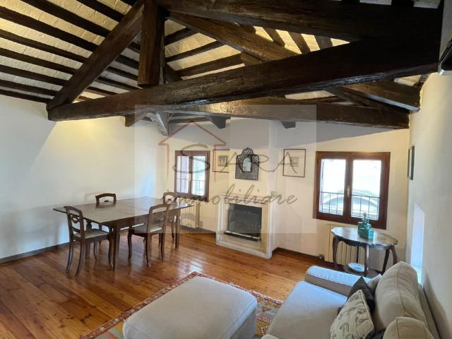 PADOVA – ZONA DUOMO ELEGANTE APPARTAMENTO 2 CAMERE CON CAMINO E VISTA