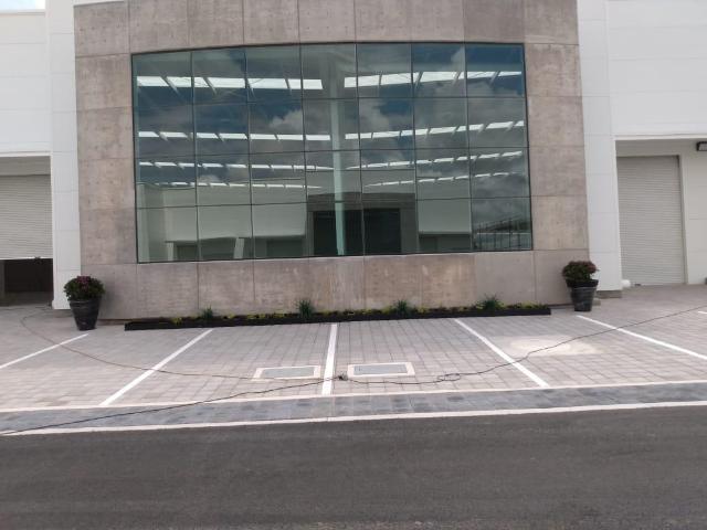 PADRISIMA NAVE INDUSTRIAL EN RENTA