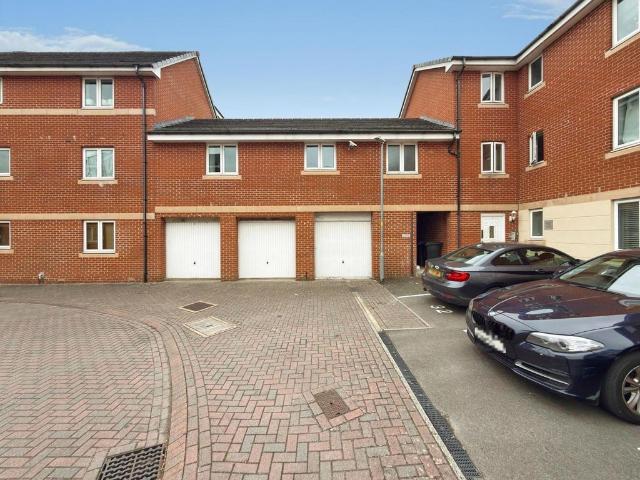 Padstow Road, Swindon SN2 2 bed apartment to rent £975 pcm £225 pw