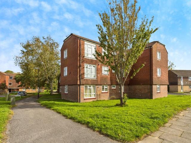 Padstow Walk, Crawley RH11, 1 bed flat to rent, £1,200 pcm | PrimeLocation