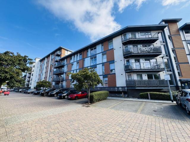 Page Court, Commonwealth Dr, Crawley RH10, 2 bed flat to rent, £1,400 pcm | PrimeLocation