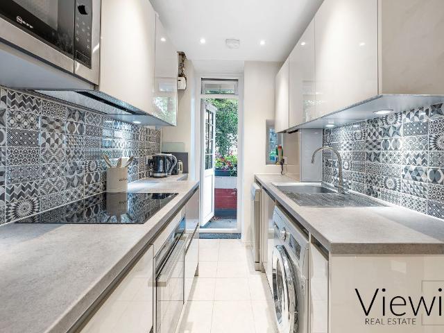 Page Street, Westminster, London SW1P, 3 bed flat to rent, £3,700 pcm | PrimeLocation