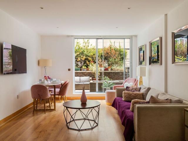 Page Street, Westminster SW1P, 3 bed flat to rent, £5,950 pcm | PrimeLocation