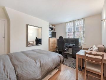 Page Street, London, SW1P Studio to rent £1,900 pcm £438 pw