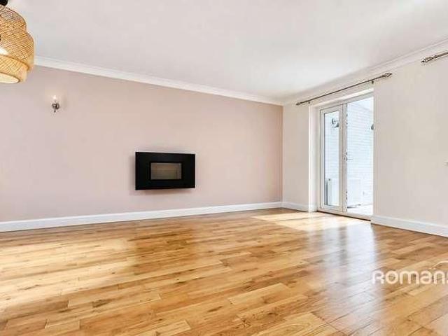 Pages Lane, Uxbridge, UB8