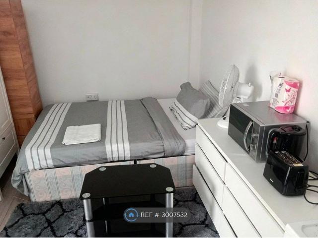 Paget Road, East Ham IG1, Studio to rent, £900 pcm | PrimeLocation
