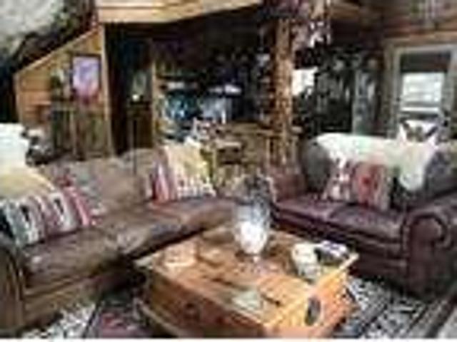 Pagosa Springs, 3 bedrooms 2 baths log cabin home