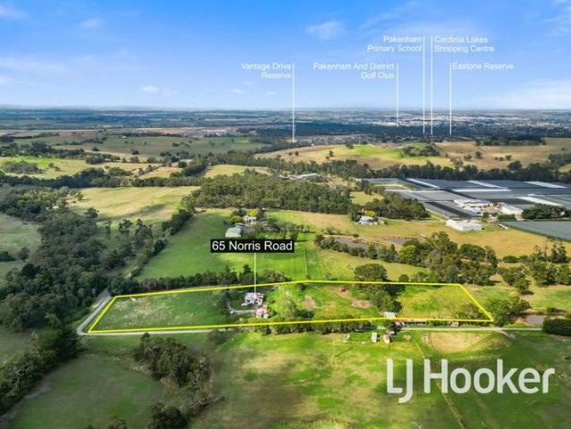 Pakenham's Best Kept Secret Just Under 5 Acres!