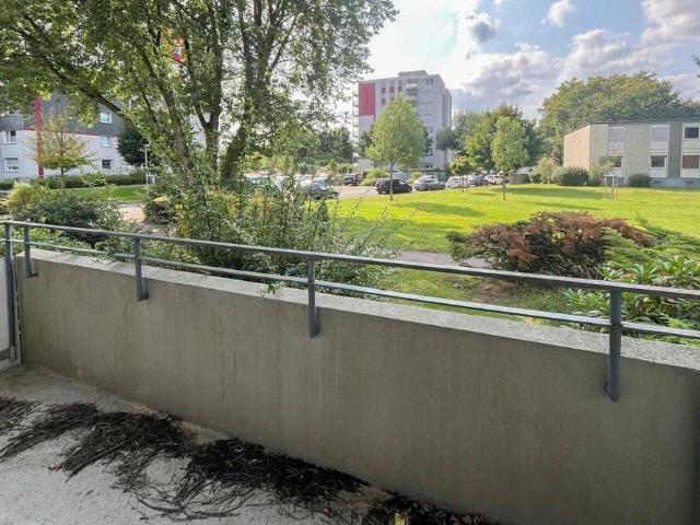 Paketverkauf Zwei bezugsfreie 3 Zimmer Whg mit zwei Reihengaragen