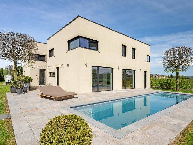 NUR 10 MINUTEN ZUM MATTSEE | Exklusive Design Villa mit Pool in unverbaubarer Grünlage