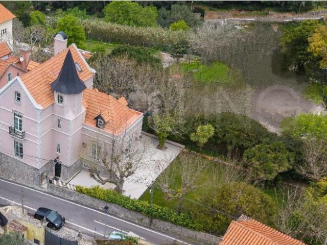 Palacete T5 único no Coração Histórico de Sintra!