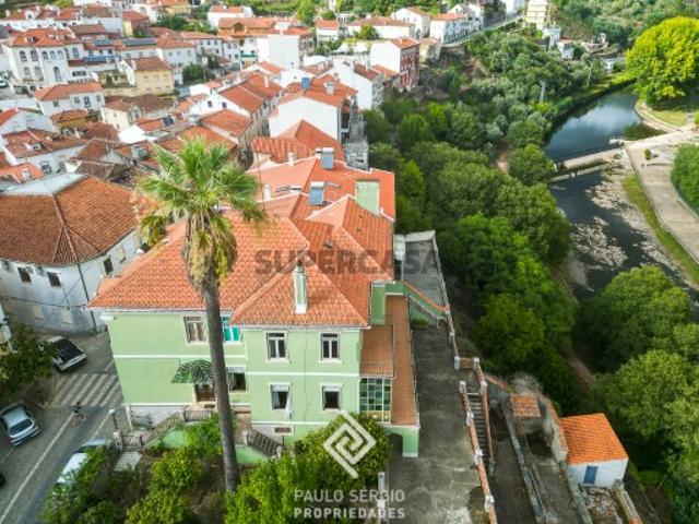 Palacete T8 do século XX, localizado na Vila da Sertã