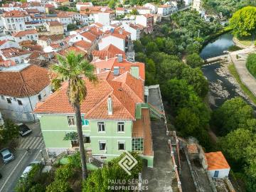 Palacete T8 do século Xx, localizado na Vila da Sertã 336m² Sertã