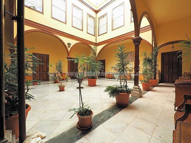 Palacete Urbano único en el centro de la Orotava. Esta casa. 1718m² La Orotava