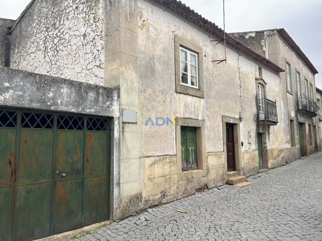 Palacete com quintal em Aldeia perto de Castelo Branco