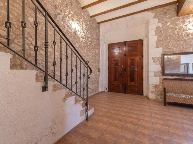 Palacete en plena plaza – Una vivienda única, diferente a todo lo que has visto