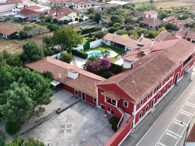 Palacete Histórico com Terreno – Uma Joia no Coração de Port. 481m² Louriçal