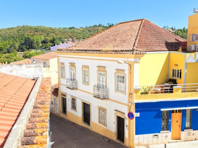 Palacete Histórico do Século XIX em Silves | 4 Artigos Indep. m² Silves