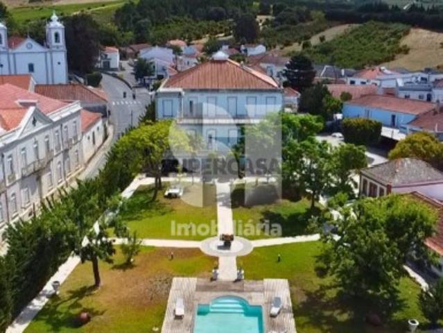 PALACETE HISTÓRICO NO CORAÇÃO DO OESTE
