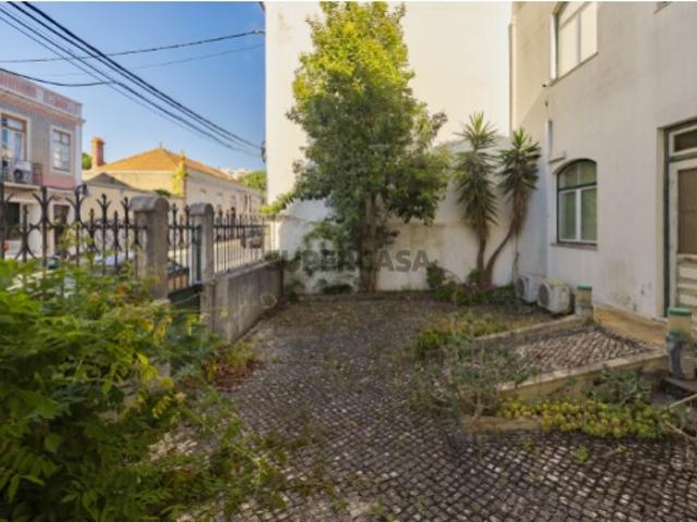 Palacete Histórico no Bairro Salgado Setúbal