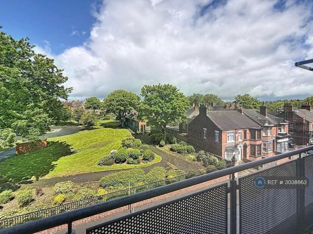 Palace Court, Stoke On Trent, ST6 2 bed flat to rent £650 pcm £150 pw