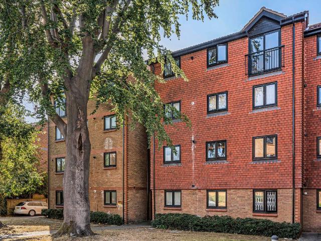 Palace Court, Surbiton KT5, 2 bed flat to rent, £1,750 pcm | PrimeLocation
