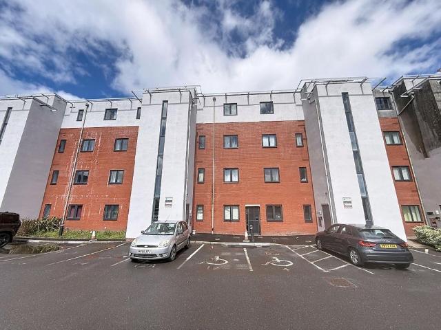 Palace Court, Wardle Street. 2 bed apartment to rent £650 pcm £150 pw