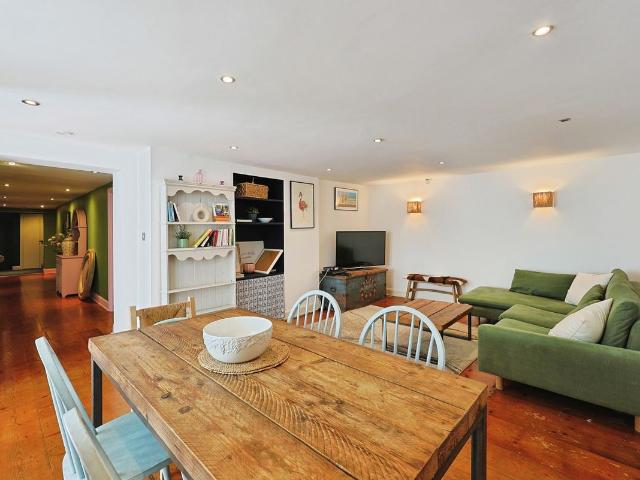 Palace Gardens Terrace, London W8, 3 bed flat to rent, £5,500 pcm | PrimeLocation