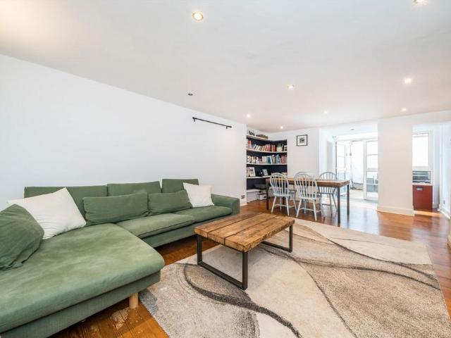 Palace Gardens Terrace, London W8 3 bed flat to rent £5,500 pcm £1,269 pw