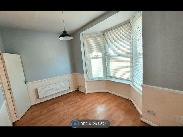 Palace Grove, Bromley BR1, 1 bed flat to rent, £1,300 pcm | PrimeLocation