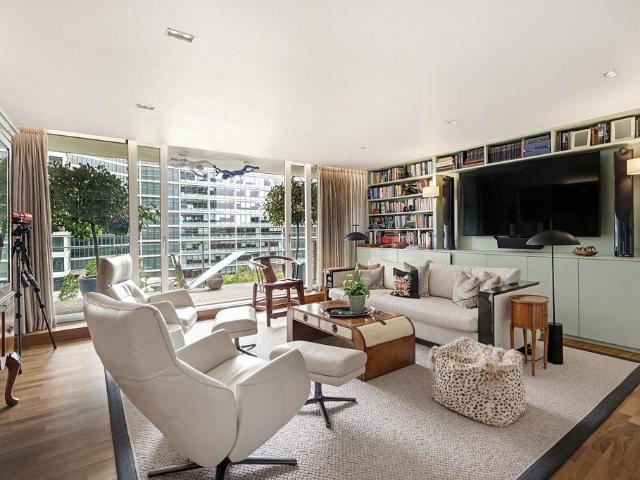 Palace Street, London, SW1E 2 bed flat to rent £7,000 pcm £1,615 pw