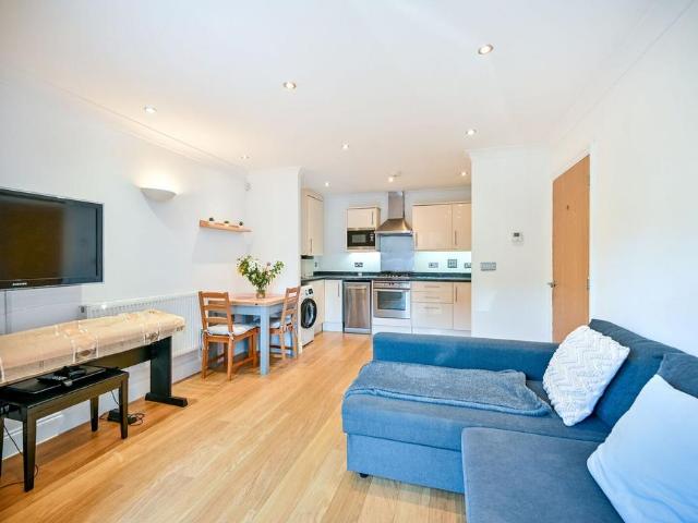 Palace Road, Tulse Hill, London, SW2 1 bed flat to rent £2,500 pcm £577 pw