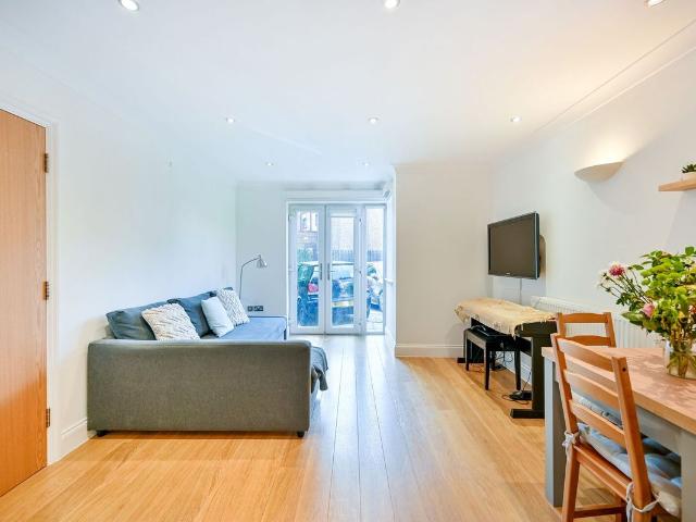 Palace Road, Tulse Hill, London SW2, 1 bed flat to rent, £2,500 pcm | PrimeLocation