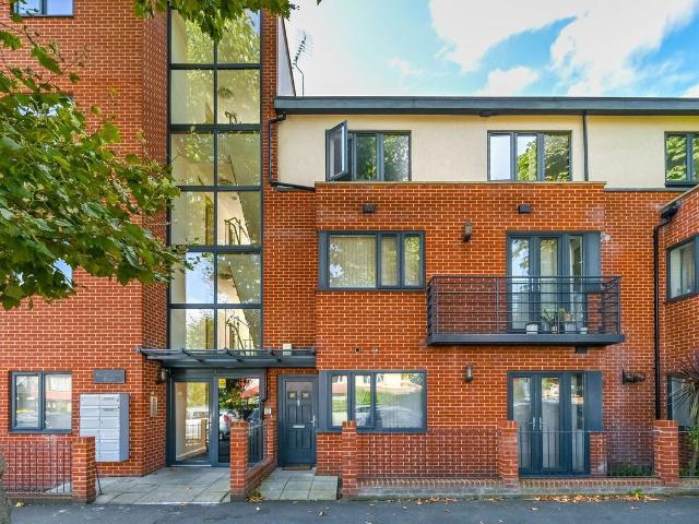 Palace Road, Tulse Hill, London SW2, 1 bed flat to rent, £2,500 pcm | PrimeLocation