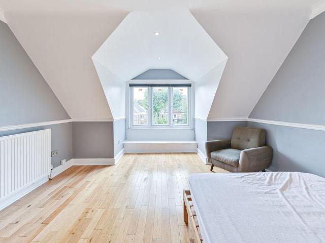 Palace Road, Tulse Hill, London, SW2 2 bed flat to rent £2,400 pcm £554 pw