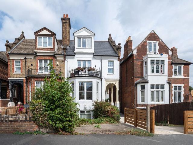 Palace Road, Tulse Hill, London SW2, 2 bed flat to rent, £2,400 pcm | PrimeLocation