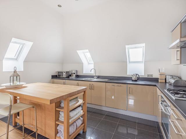 Palace Road, Bromley BR1, 2 bed flat to rent, £1,800 pcm | PrimeLocation