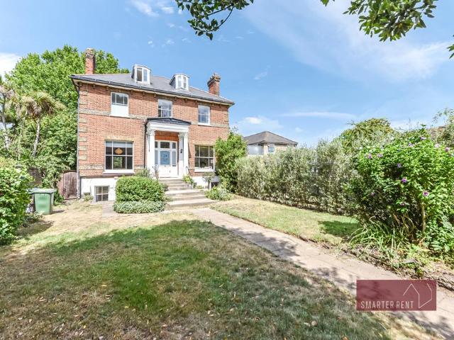Palace Road, East Molesey KT8 5 bed house to rent £11,500 pcm £2,654 pw