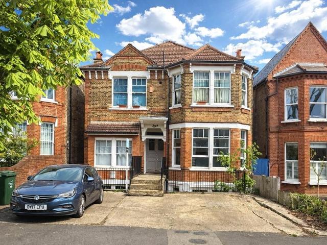 Palace Road, London, SW2 1 bed flat to rent £1,450 pcm £335 pw