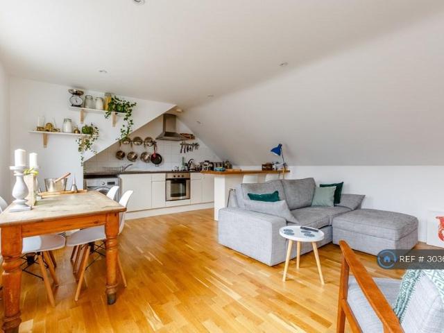 Palace Road, London, SW2 2 bed flat to rent £2,250 pcm £519 pw