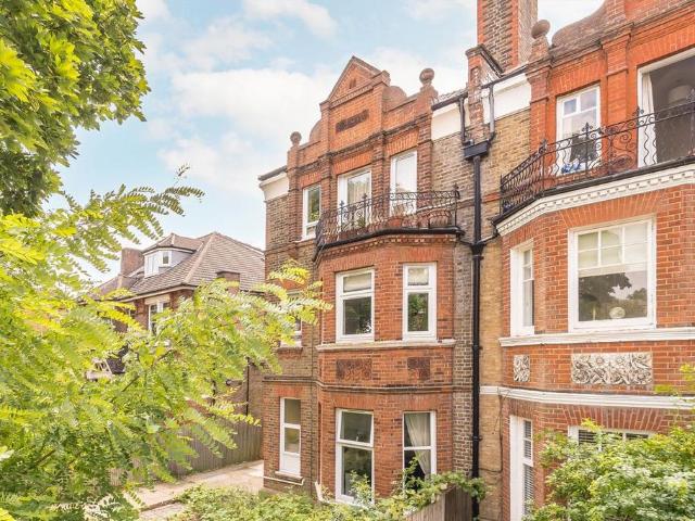 Palace Road, LONDON SW2 2 bed flat to rent £2,300 pcm £531 pw